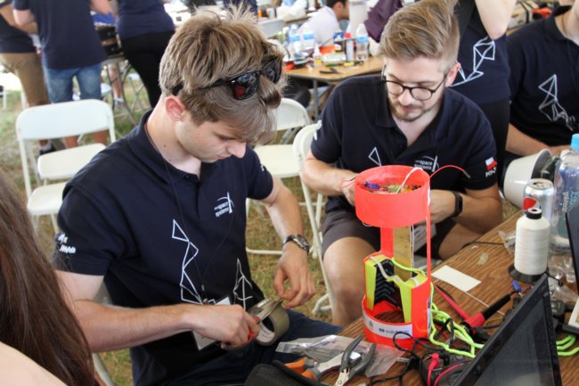 ../previews/054-CanSat Competition_4656.jpg.medium.jpeg