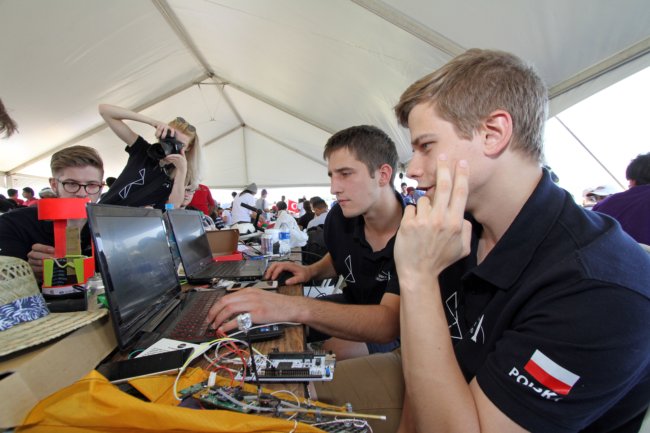 ../previews/057-CanSat Competition_4659.jpg.medium.jpeg