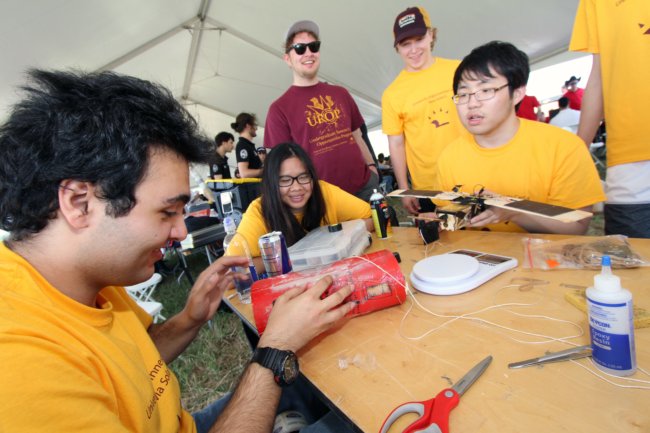 ../previews/068-CanSat Competition_4675.jpg.medium.jpeg